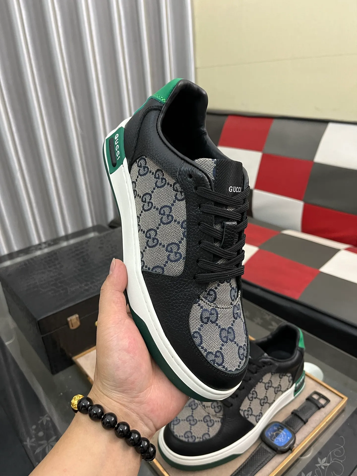 Men's shoes💰420⌚️⌚️[GUCCI] Gucci men's casual shoes are absolutely popular🔥The ultimate matching item for trendy men! The charm of super texture is unstoppable. This is the main recommendation. The upper is made of high-quality cowhide, with pig lining feet and wear-resistant rubber sole. It is noble and elegant! Extremely comfortable🎁🎁You can be as handsome as you want💪 Available in sizes 38-44 and 3️⃣colors